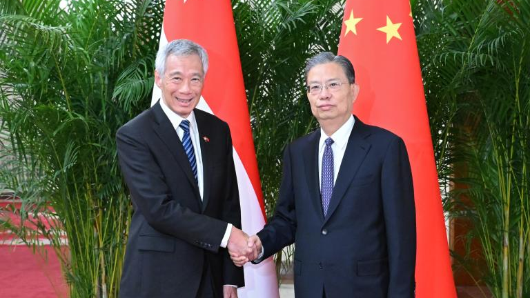 Zhao se reúne con el primer ministro de Singapur, Lee Hsien Loong, en Beijing, el 31 de marzo de 2023. /Xinhua