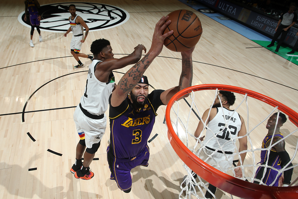 Anthony Davis (#3) of the Los Angeles Lakers dunks in the game against the Minnesota Timberwolves at the Target Center in Minneapolis, Minnesota, March 31, 2023. /CFP