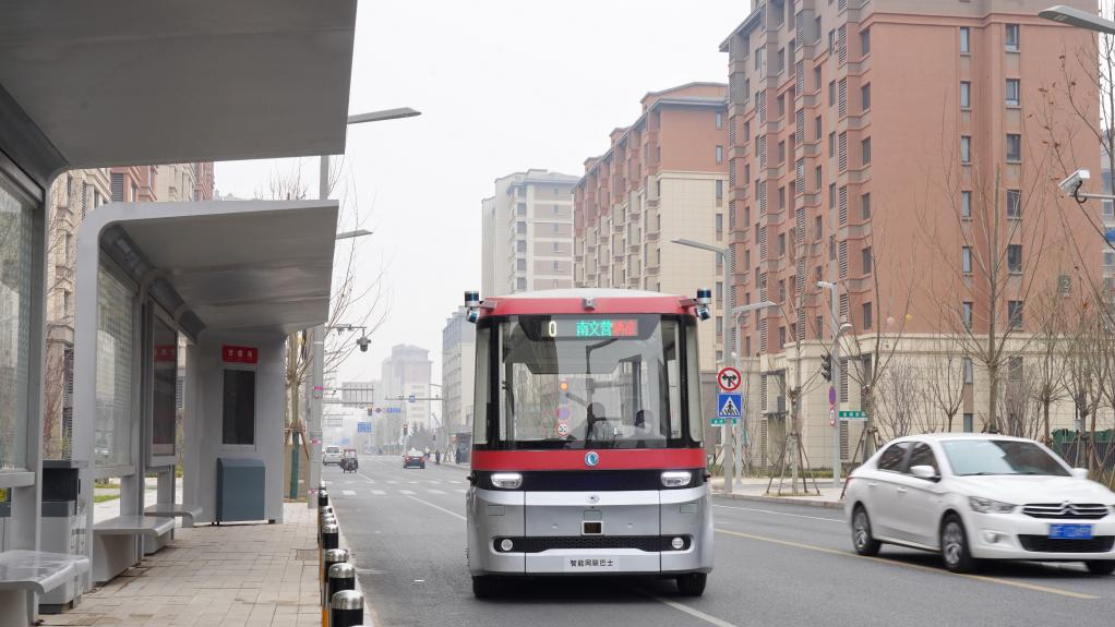 An intelligent connected bus runs on a road in Rongdong area of Xiong'an New Area, north China's Hebei Province, March 20, 2023. /Xinhua