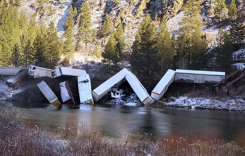 A train derailed along the Clark Fork River near Paradise, Montana, U.S., April 2, 2023. /CFP