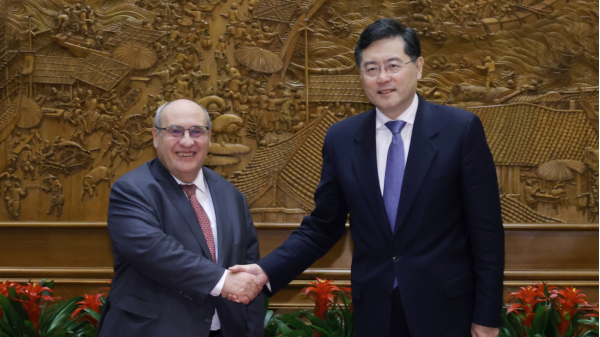 Chinese State Councilor and Foreign Minister Qin Gang (R) meets with Director General of the International Organization for Migration António Vitorino in Beijing, China, April 3, 2023. /Chinese Foreign Ministry