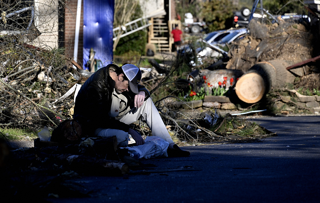A man sits next to debris in Little Rock, Arkansas, U.S., April 02, 2023. /CFP