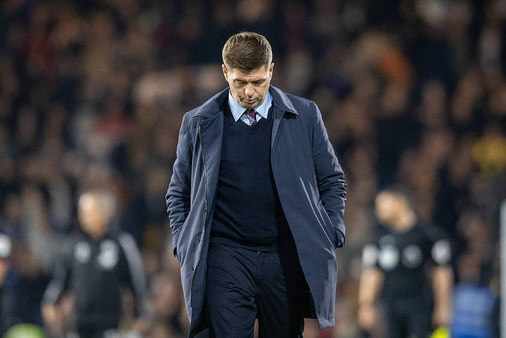 Steven Gerrard, manager of Aston Villa, looks on during the Premier League game against Fulham at Craven Cottage, London, England, October 20, 2022. /CFP