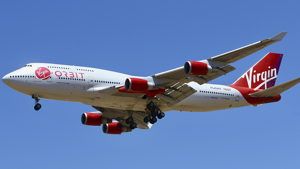 A Virgin Orbit Boeing 747-400 aircraft named Cosmic Girl prepares to land at Mojave Air and Space Port in the desert north of Los Angeles, California, U.S., May 25, 2020. /CFP