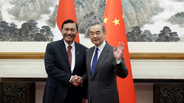 Wang Yi (R), director of the Office of the Foreign Affairs Commission of the CPC Central Committee, shakes hands with Luhut Binsar Pandjaitan, Indonesia's Coordinator for Cooperation with China and Coordinating Minister of Maritime Affairs and Investment in Beijing, China, April 4, 2023. /Chinese Foreign Ministry