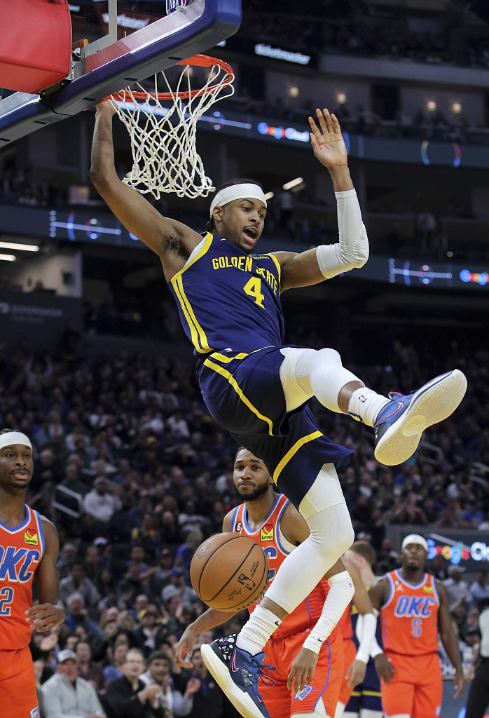 Moses Moody (#4) of the Golden State Warriors dunks in the game against the Oklahoma City Thunder at the Chase Center in San Francisco, California, April 4, 2023. /CFP