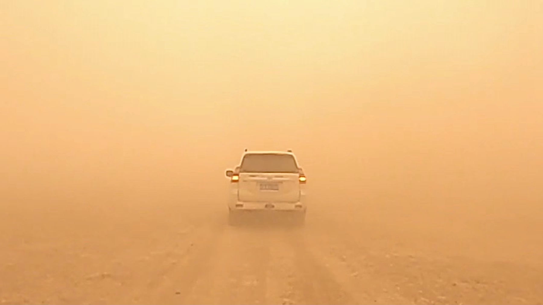 A heavy sandstorm in the Arjin Mountains, April 3, 2023. Qi Jianqiang/CGTN

