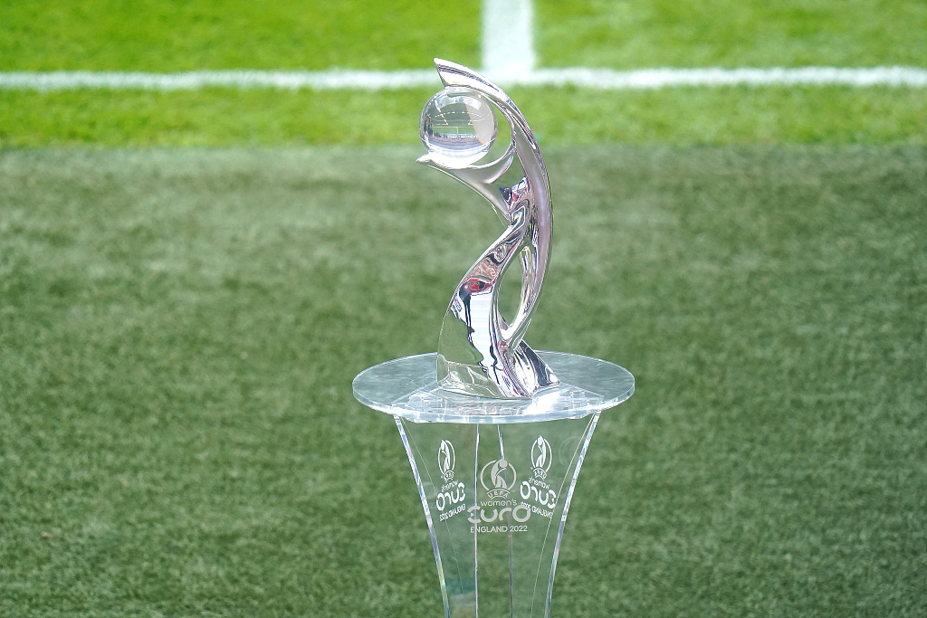 The UEFA Women's European Championship trophy on display ahead of the final game between England and Germany at Wembley Stadium in London, England, July 31, 2022. /CFP