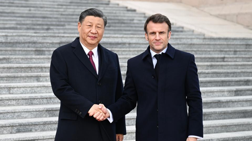 Chinese President Xi Jinping shakes hands with French President Emmanuel Macron at the square outside the east gate of the Great Hall of the People in Beijing, capital of China, April 6, 2023. /Xinhua