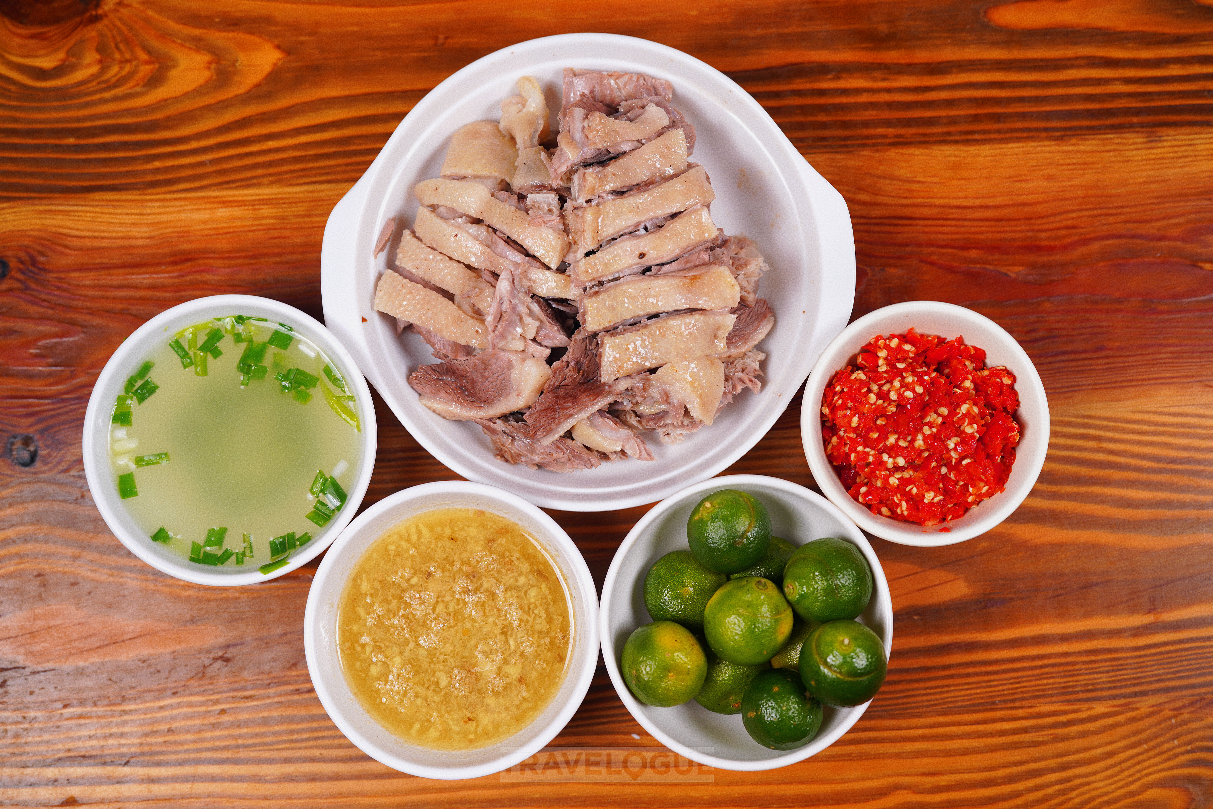 Jiaji Duck is made using an improved breed of duck introduced from overseas and cultivated in Hainan, where this dish ranks among the local favorites. Fortunately, cooking it isn't that difficult. The main goal is to draw out the duck's natural flavor. /CGTN