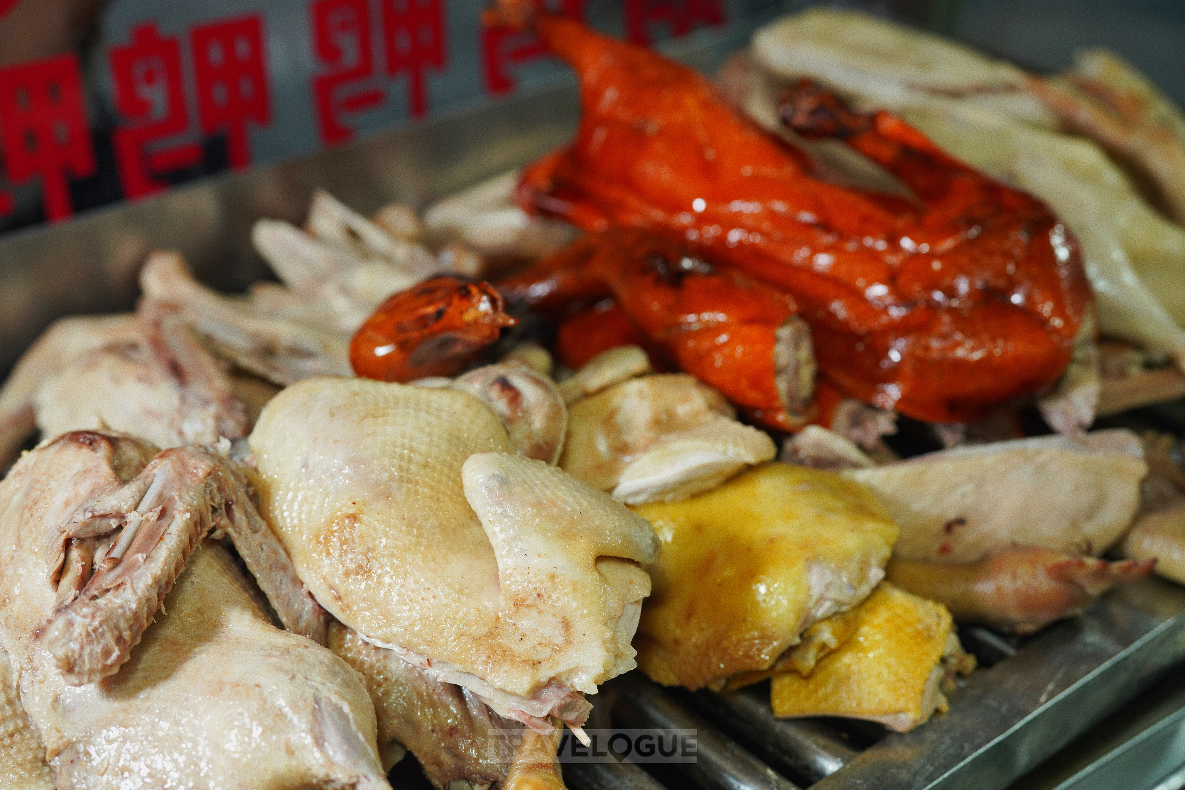 Jiaji Duck is made using an improved breed of duck introduced from overseas and cultivated in Hainan, where this dish ranks among the local favorites. Fortunately, cooking it isn't that difficult. The main goal is to draw out the duck's natural flavor. /CGTN