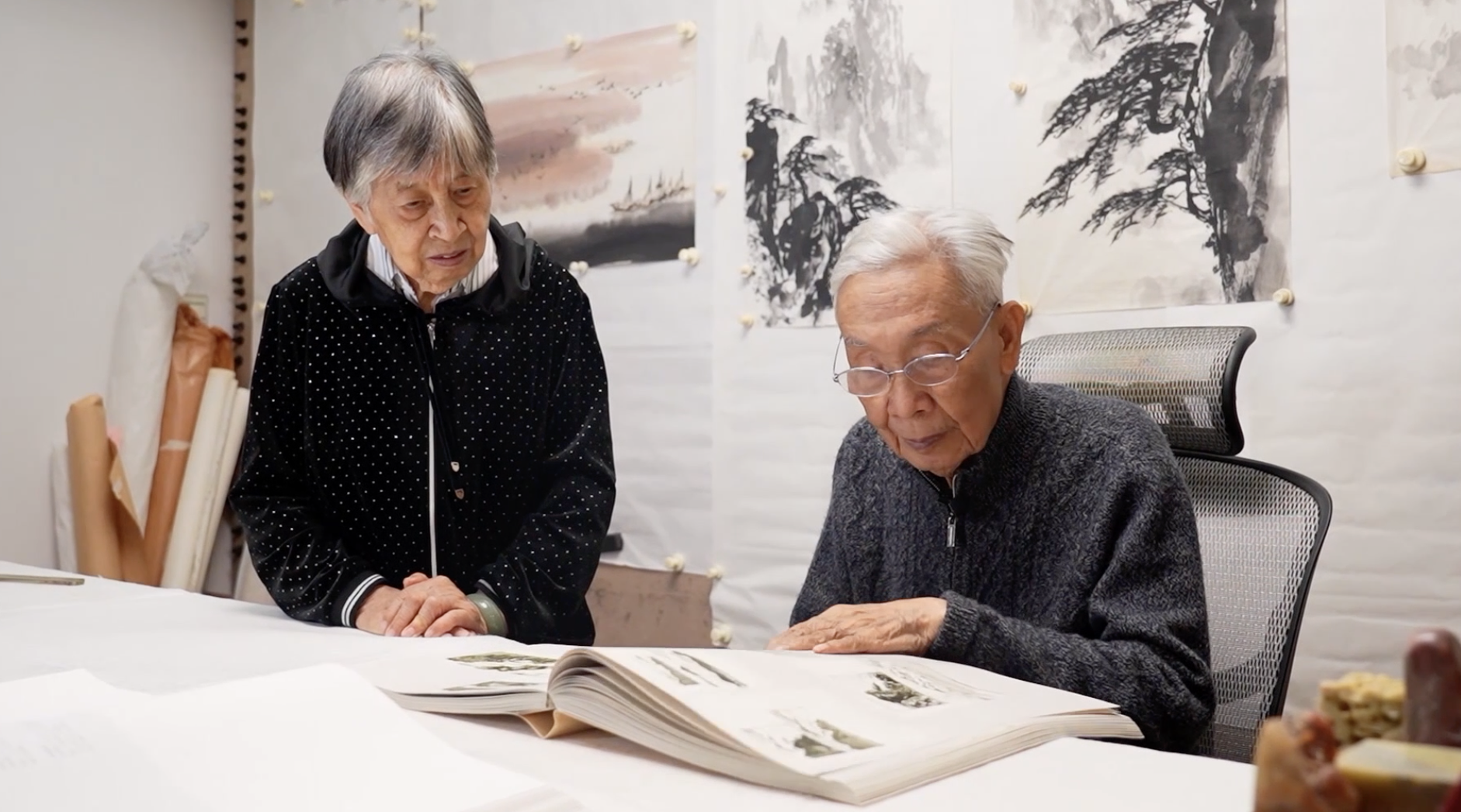 Artist Liang Shixiong and his wife Rong Pu /CGTN