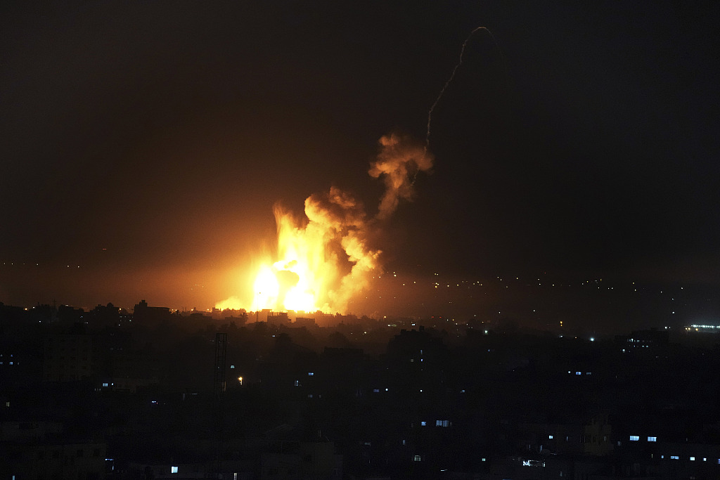 Smoke and fire rise from an explosion caused by an Israeli airstrike on Gaza City, April 7, 2023. /CFP