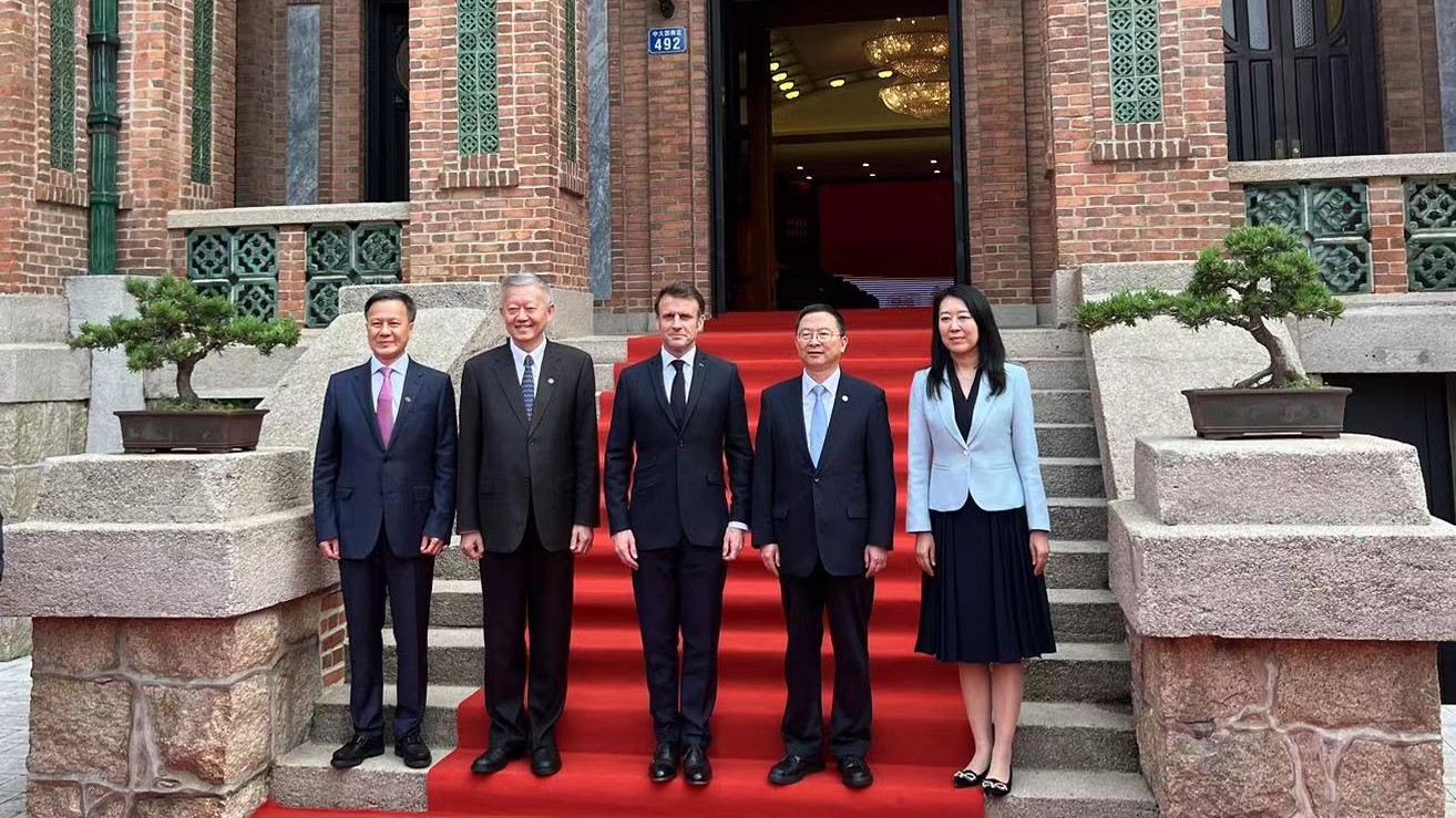 French President Emmanuel Macron visits Sun Yat-sen University in the southern Chinese city of Guangzhou, April 7, 2023. /CGTN