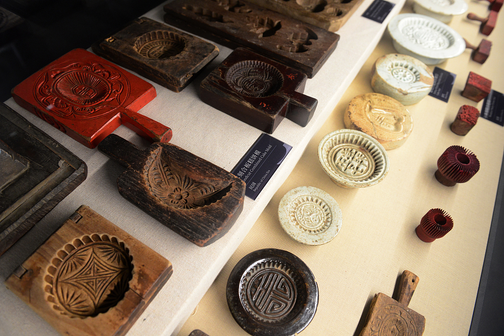 Dessert molds are exhibited at the Fujian Cuisine Culture Museum. /CFP