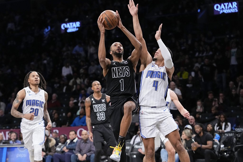 Mikal Bridges (#1) of the Brooklyn Nets drives toward the rim in the game against the Orlando Magic at the Barclays Center in Brooklyn, New York City, April 7, 2023. /CFP