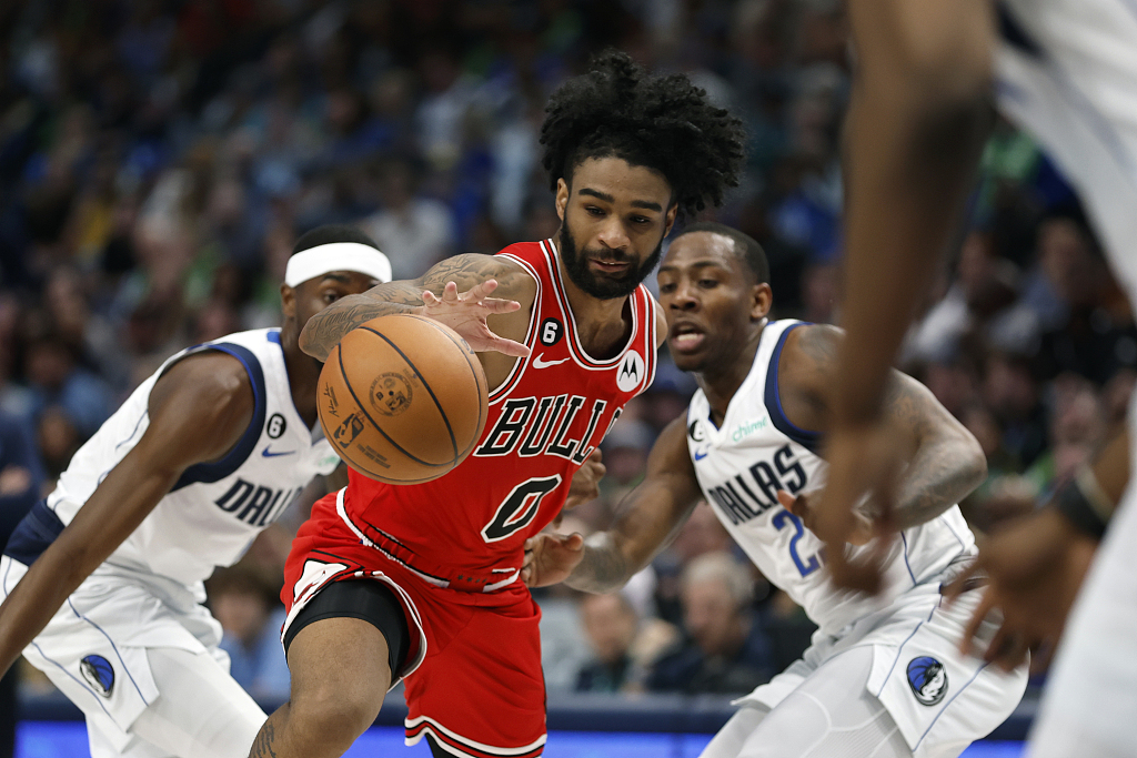 Coby White (#0) of the Chicago Bulls controls the ball in the game against the Dallas Mavericks at the American Airlines Center in Dallas, Texas, April 7, 2023. /CFP