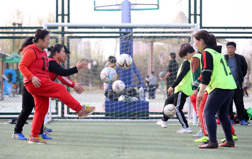 Cangzhou Women's Football Seniors practice in Cangzhou, north China's Hebei Province. /Xinhua