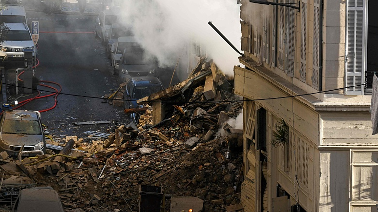 Rubbles are seen where a building collapsed in Marseille, southern France, April 9, 2023. /CFP