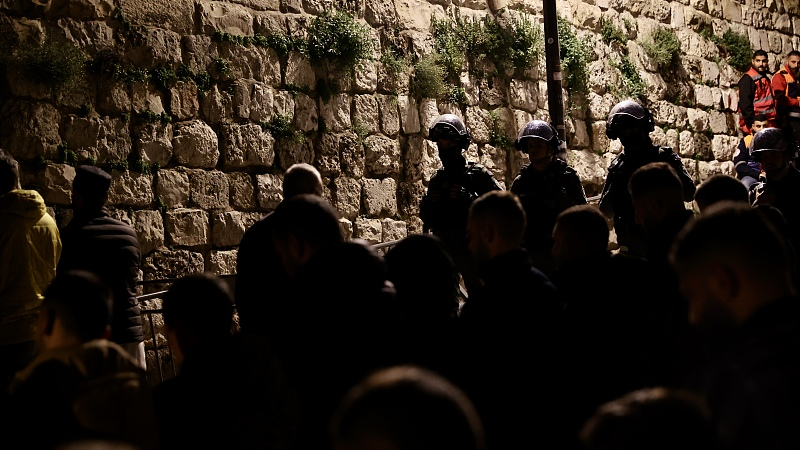 Palestinians perform morning prayers by the Al-Asbat Gate as Israeli police again raided the Al-Aqsa Mosque compound in Jerusalem, April 5, 2023. /CFP