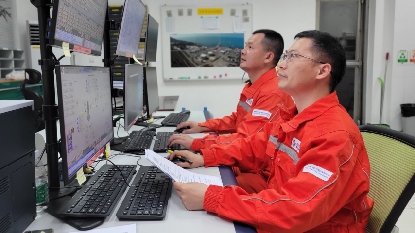 Operators test remote-controlled gas production workflow of the Shenhai-1 deep-sea gas platform in Sanya City, south China's Hainan Province. Zhou Yu/CNOOC
