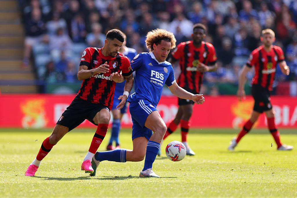 Wout Faes (R) of Leicester City controls the ball in the Premier League game against Bournemouth at The King Power Stadium in Leicester, England, April 8, 2023. /CFP