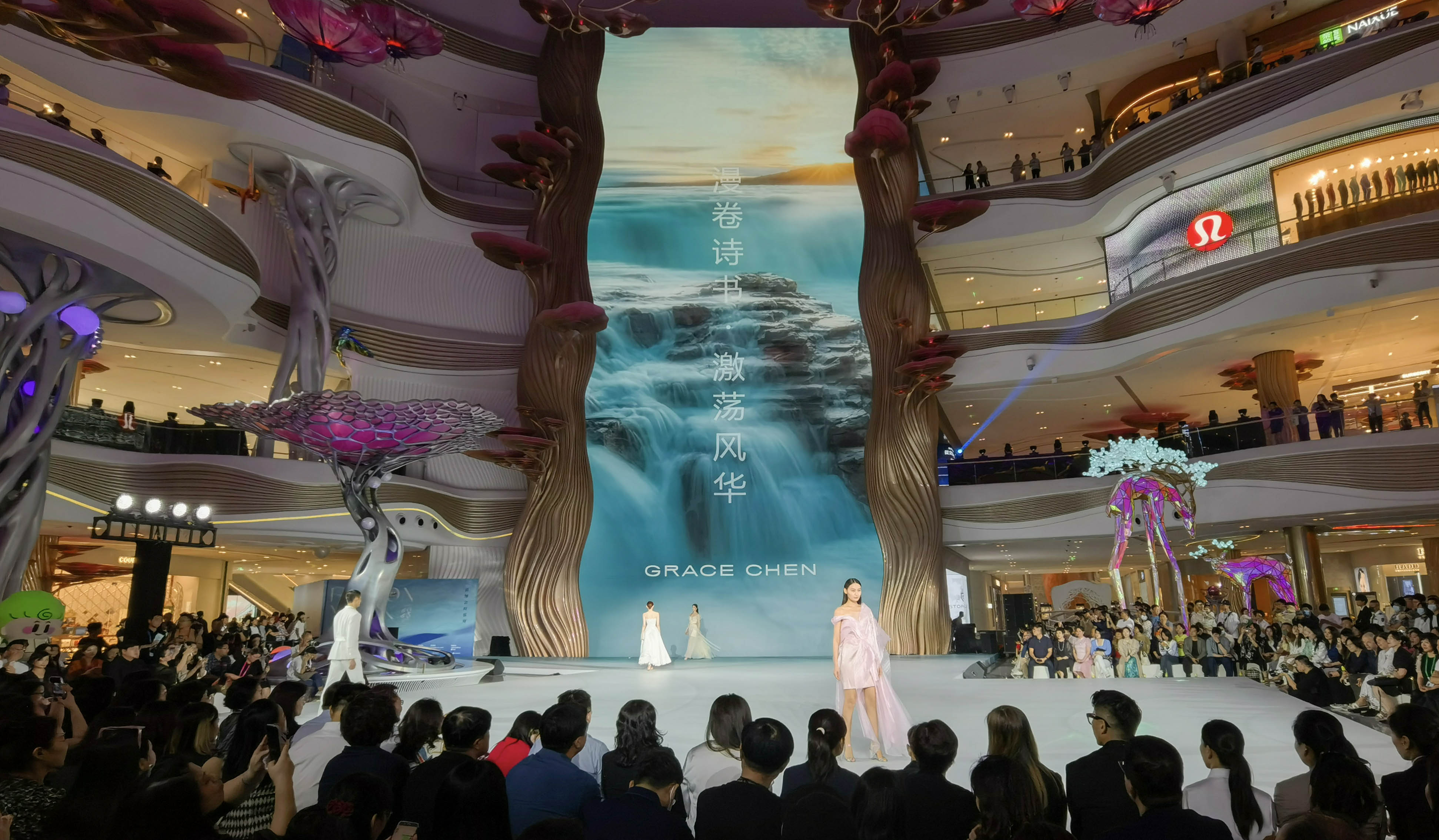 Designer brands hold fashion shows during Hainan Expo, April 10, 2023. He Wuchang/ Hainan Expo 