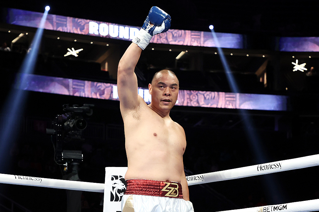Zhang Zhilei of China celebrates his win over Scott Alexander of the U.S. during their heavyweight bout at T-Mobile Arena in Las Vegas, Nevada, May 7, 2022. /CFP