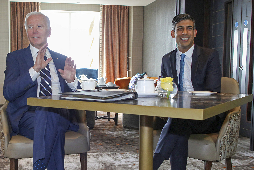 U.S. President Joe Biden (L) meets with British Prime Minister Rishi Sunak in Belfast, United Kingdom, April 12, 2023. /CFP