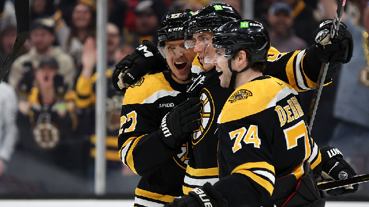 Bruins set new NHL single-season points record with win over