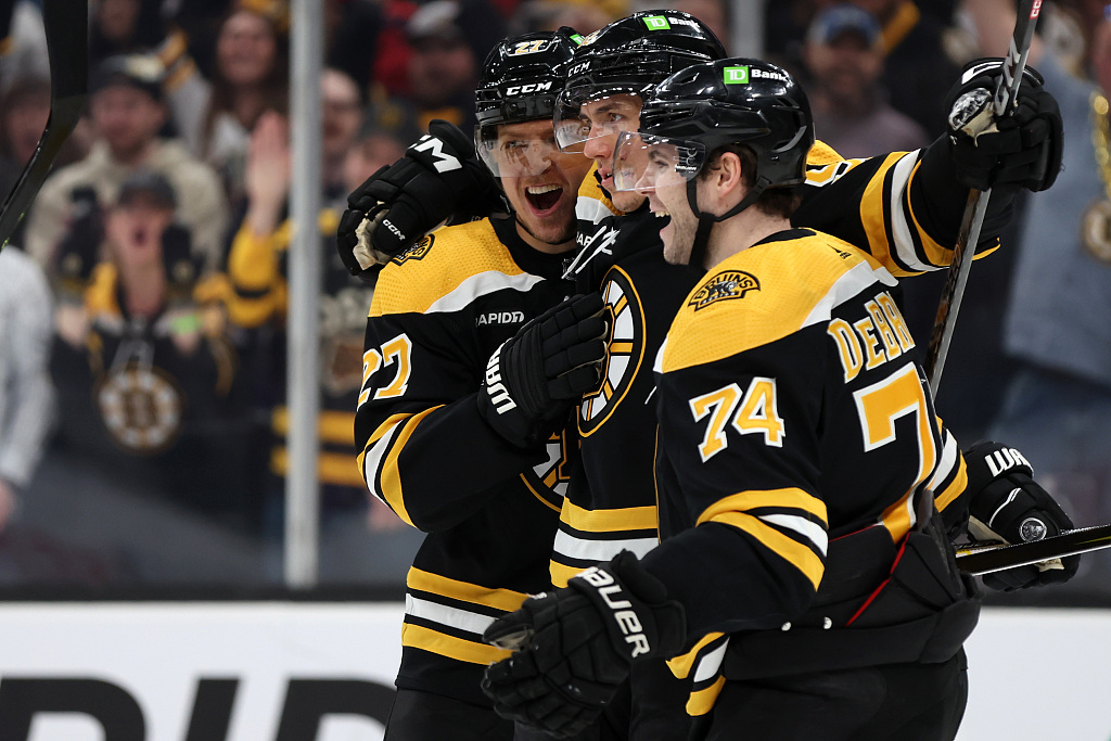 Players of the Boston Bruins celebrate their 5-2 win over the Washington Capitals at the TD Garden in Boston, Massachusetts, April 11, 2023. /CFP