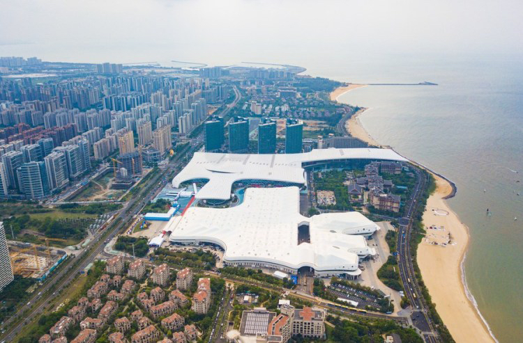 A view of Hainan International Convention and Exhibition Center, the venue of the third China International Consumer Products Expo (CICPE), in Haikou, south China's Hainan Province, April 10, 2023. /Xinhua