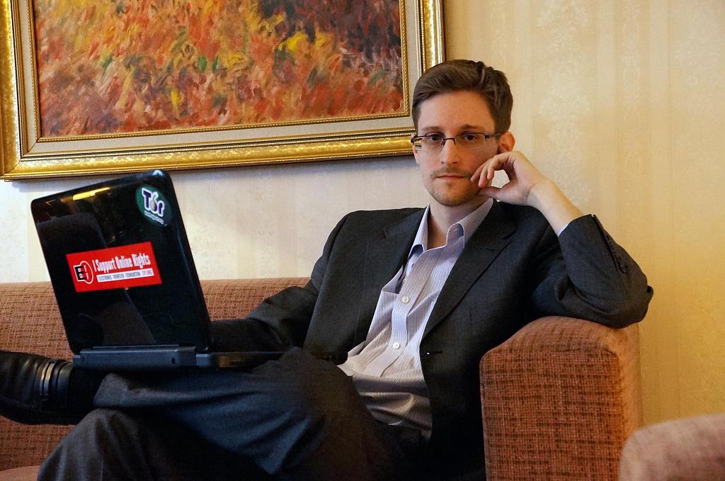 Former intelligence contractor Edward Snowden poses for a photo during an interview in Moscow, Russia, December 2013. /CFP