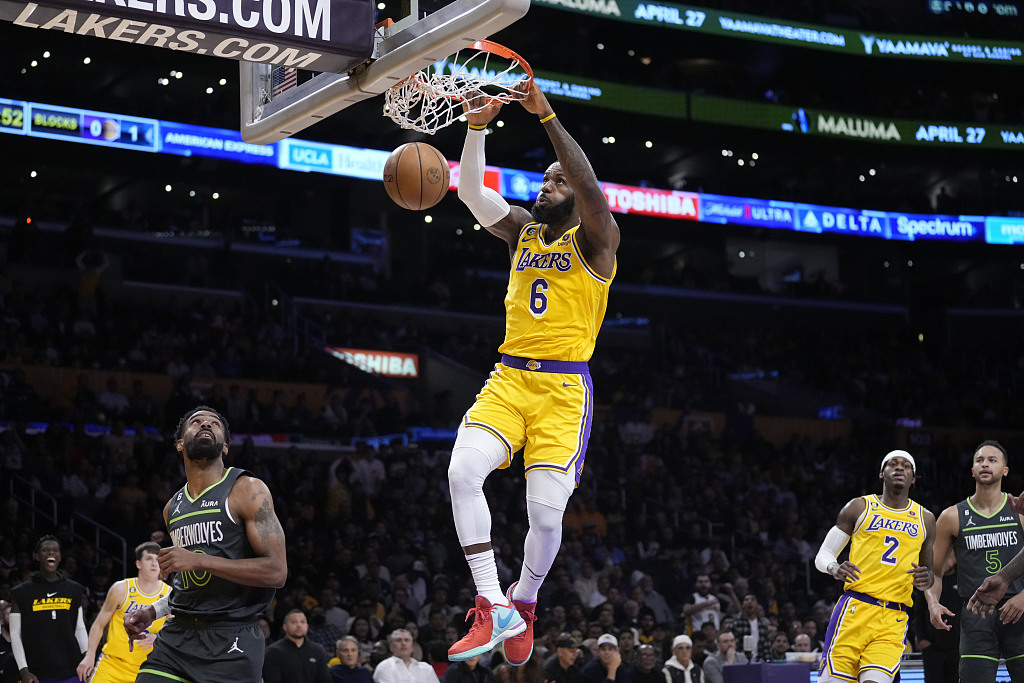 LeBron James (#6) of the Los Angeles Lakers dunks in the game against the Minnesota Timberwolves at Crypto.com Arena in Los Angeles, California, April 11, 2023. /CFP