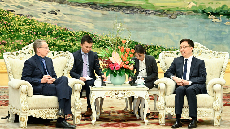 Chinese Vice President Han Zheng (R) meets with Intel CEO Pat Gelsinger in Beijing, China, April 12, 2023. /Xinhua