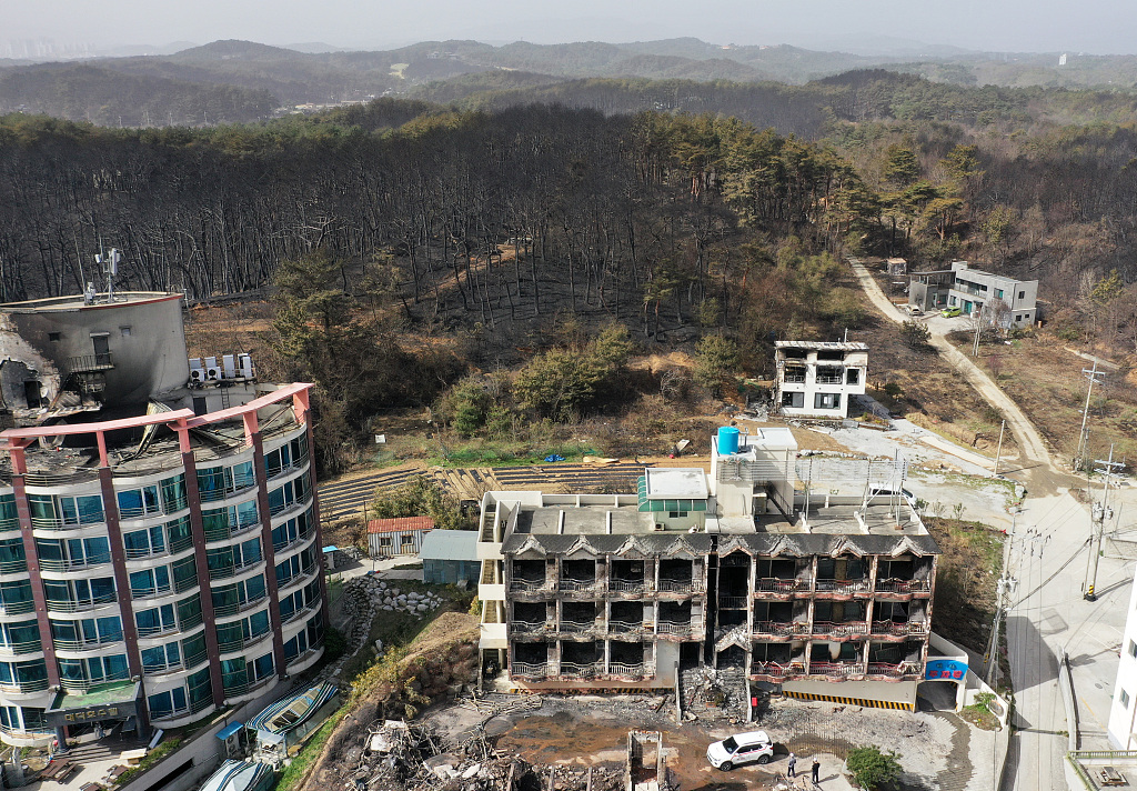 Traces of a large-scale wildfire remain on forests and buildings in Gangwon-do, ROK, April 12, 2023. /CFP
