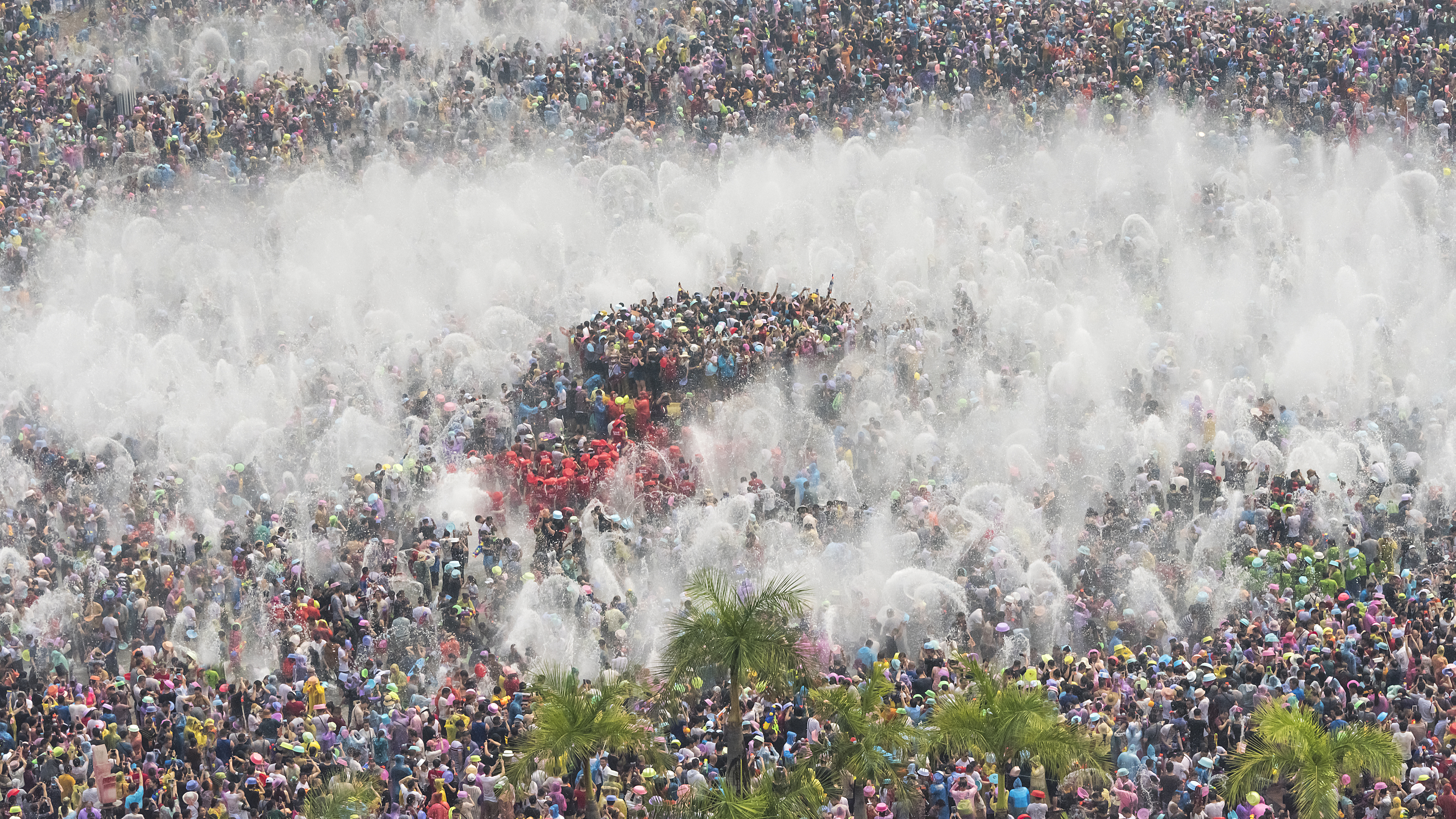 Live: Come and get soaked with Dai people in southwest China's border city!
