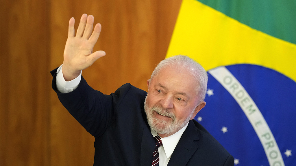 Brazilian President Luiz Inacio Lula da Silva waves as he arrives for a ministerial meeting to review the first 100 days of his government at Planalto Palace in Brasilia, Brazil, April 10, 2023. /Xinhua