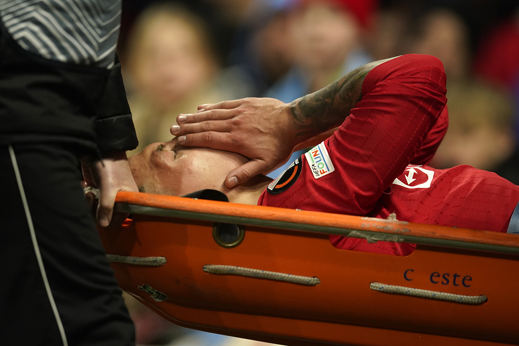 Manchester United's Lisandro Martinez on a stretcher after suffering an injury during his team's Europa League clash with Sevilla at Old Trafford in Manchester, England, April 13, 2023. /CFP