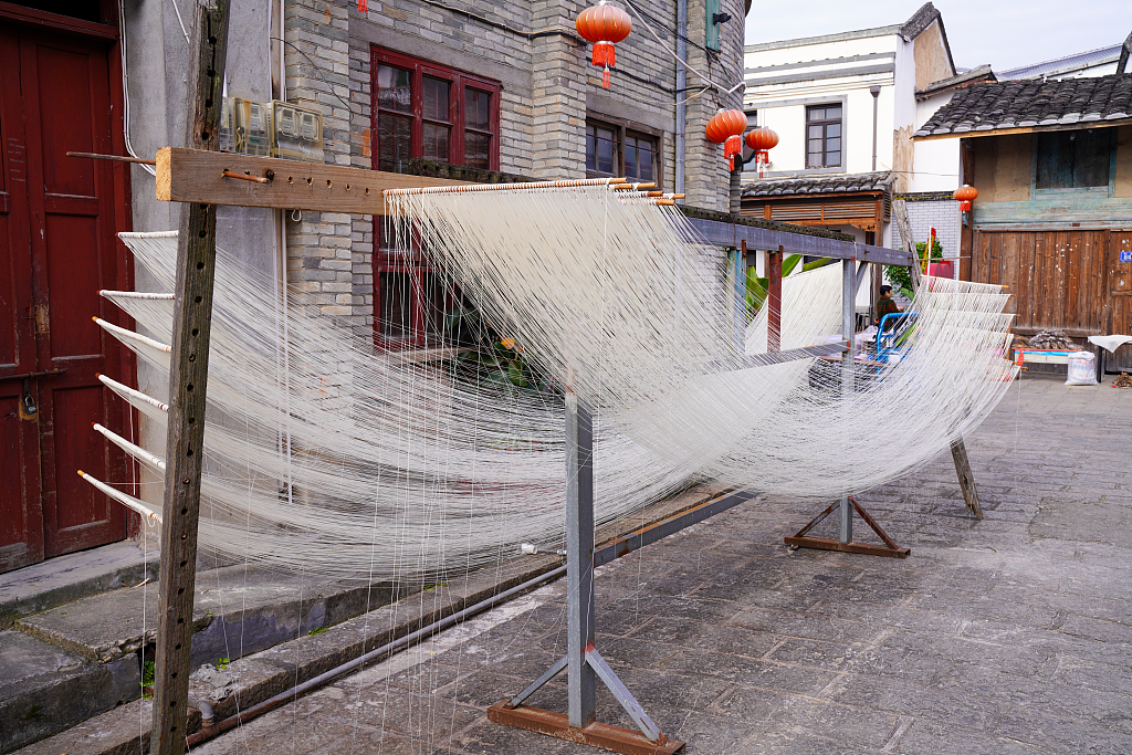 Rice noodle is a local specialty of Fuzhou, Fujian. /CFP
