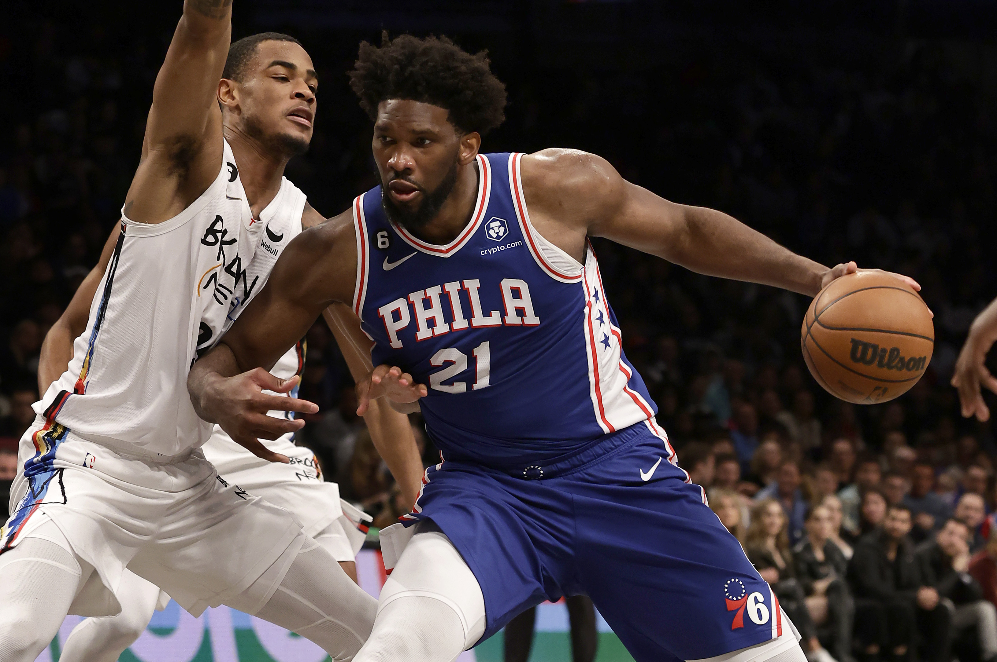Joel Embiid (#21) of the Philadelphia 76ers drives toward the rim in the game against the Brooklyn Nets at the Barclays Center in Brooklyn, New York City, February 11, 2023. /CFP