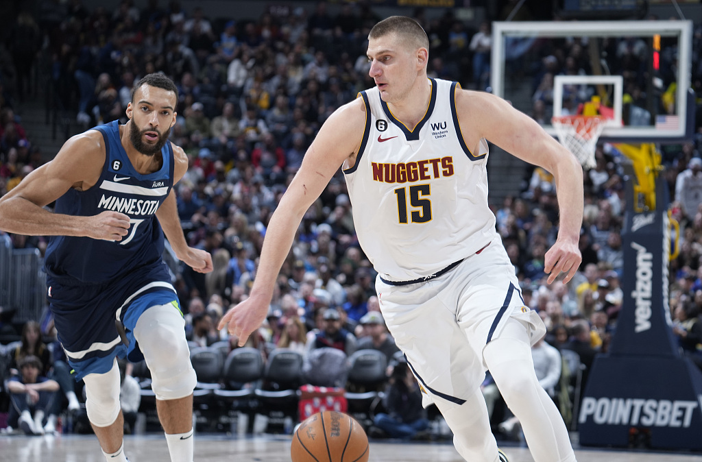Nikola Jokic (#15) of the Denver Nuggets drives in the game against the Minensota Timberwolves at Ball Arena in Denver, Colorado, February 7, 2023. /CFP