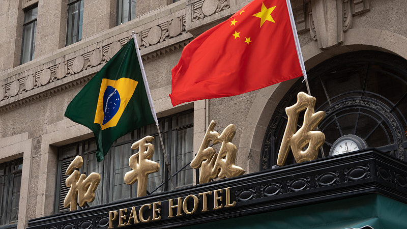 The national flags of Brazil and China are seen at the Peace Hotel in Shanghai, April 13, 2023. /CFP