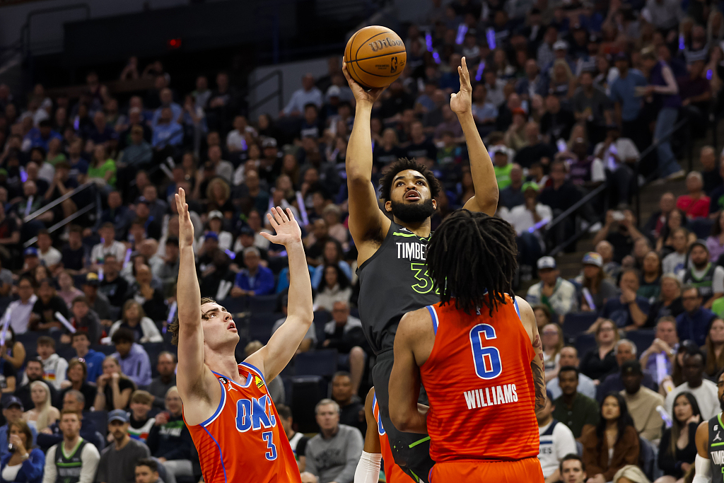 Karl-Anthony Towns (#32) of the Minnesota Timberwolves shoots in the NBA Western Conference play-in tournament game against the Oklahoma City Thunder at the Target Center in Minneapolis, Minnesota, April 14, 2023. /CFP