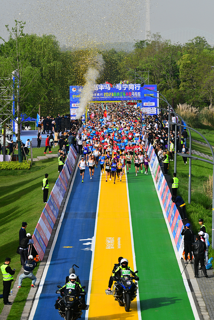 An aerial view of runners at the start line of the Half Marathon in Nanjing, China, April 16, 2023. /CFP