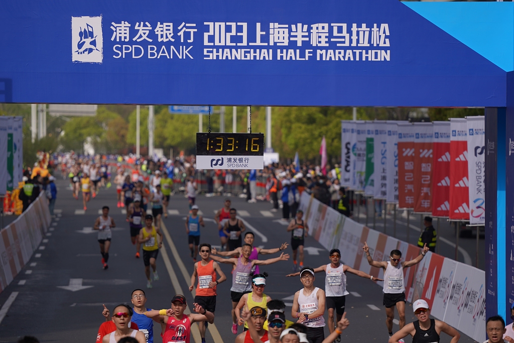 Runners in the half marathon in Shanghai, China, April 16, 2023. /CFP 