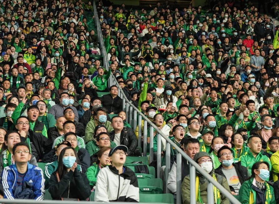 Beijing Guoan supporters watch their Chinese Super League season opener at the new Workers' Stadium in Beijing, China, April 15, 2023. /Beijing Guoan