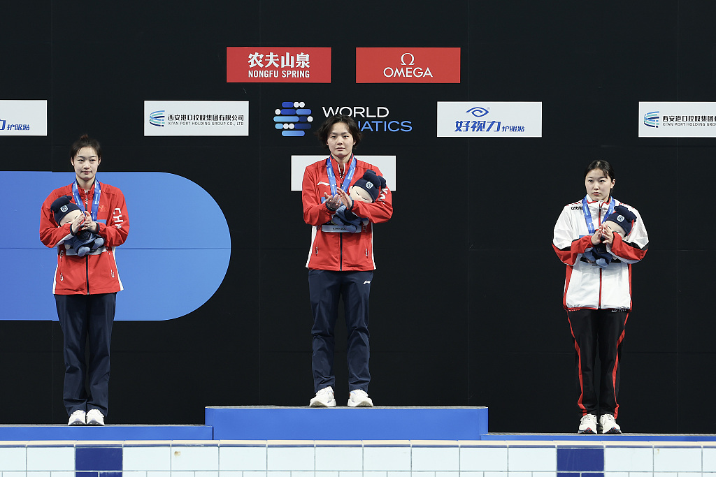 L-R: Chang Yani and Chen Yiwen, both from China, and Sayaka Mikami of Japan celebrate on the podium after their women's 3m springboard final during the World Aquatics Diving World Cup in Xi'an, China, April 15, 2023. /CFP