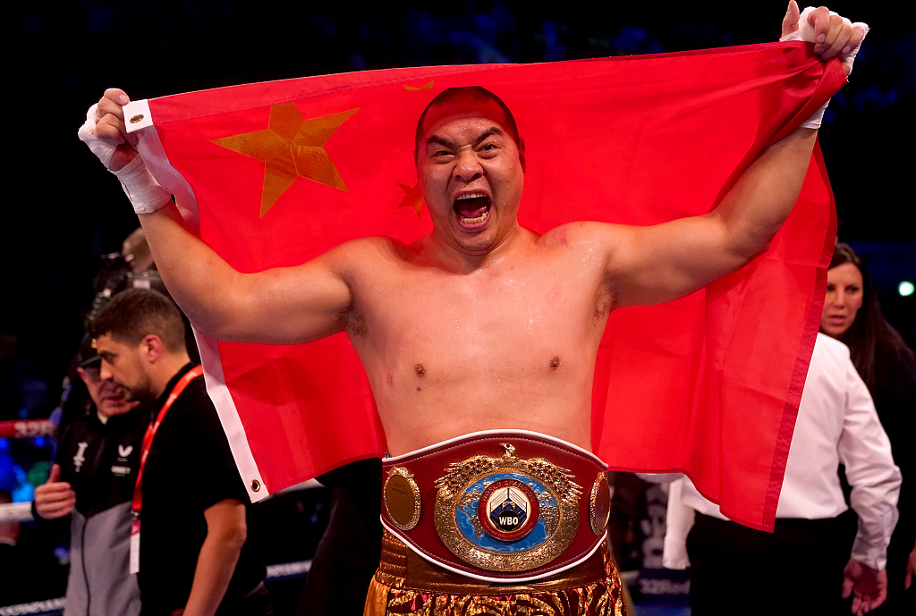 Zhang Zhilei of China celebrates after beating Joe Joyce of Britain at the Copper Box Arena in London, Britain, April 15, 2023. /CFP