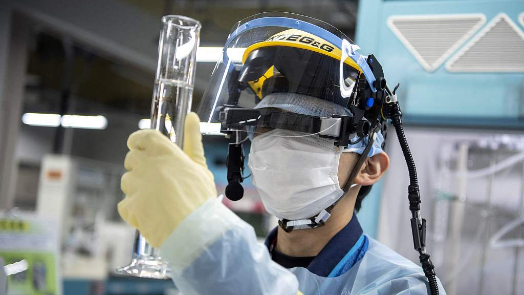 An employee conducts a tritium measurement on a sample of contaminated water at Fukushima Daiichi Nuclear Power Plant in Okuma, Fukushima, Japan, March 5, 2022. /CFP